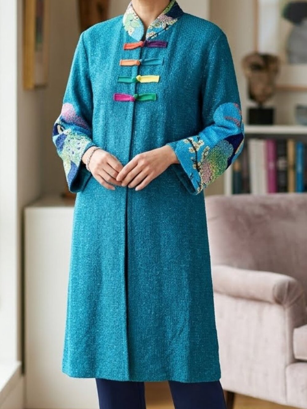 Woman's Knee-Length Oriental Textured Long Chinese Style Jacket Frog Closure